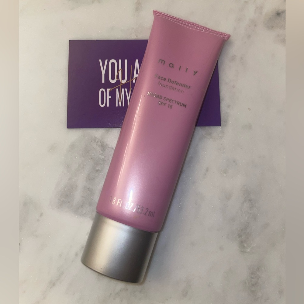 🆕💋MALLY *Face Defender Foundation in  ~ Light~UNBOX SEALED💕💚💕